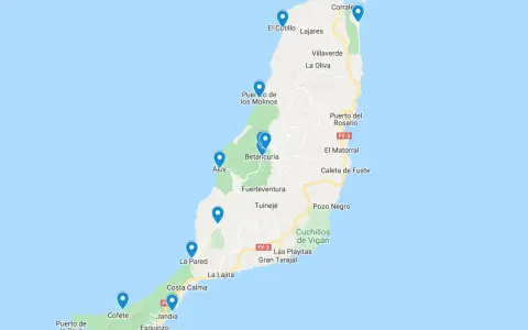 Mapa Fuerteventury z zaznaczonymi miejscowościami: Corralejo, El Cotillo, Puerto del Rosario, Betancuria, Ajuy, Costa Calma, Morro Jable.