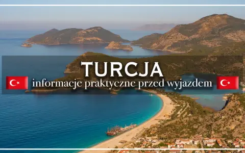 Turecka zatoka z łodziami i tekstem "TURCJA informacje praktyczne przed wyjazdem". Co warto wiedzieć o tym pięknym kraju?