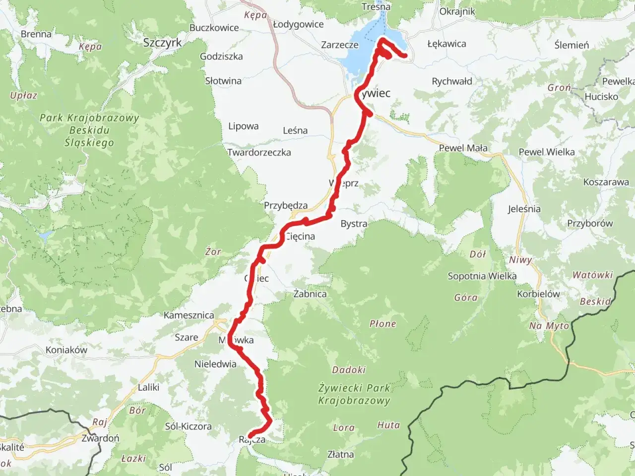 Mapa z zaznaczonym czerwonym szlakiem wok&oacute;ł Tatr, prowadzącym przez Beskid Śląski i Żywiecki.