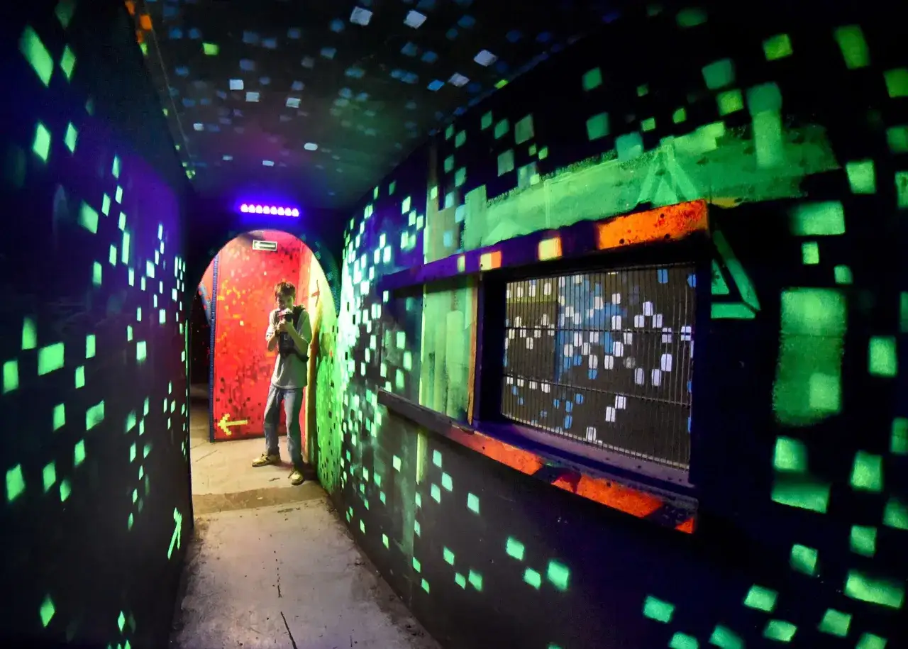 Laser tag arena w Krakowie – idealne miejsce dla młodzieży na świetną zabawę.